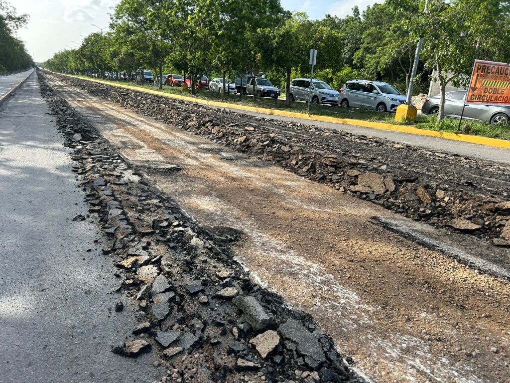 Caos vial por obras en la CTM de Playa del Carmen