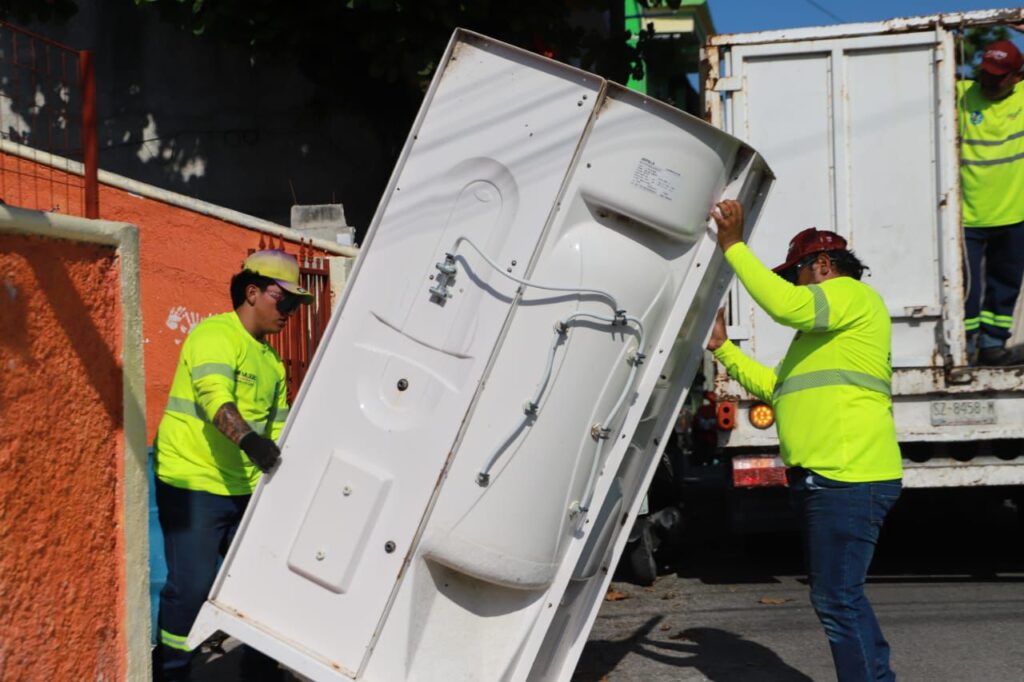 Isla Mujeres refuerza limpieza urbana